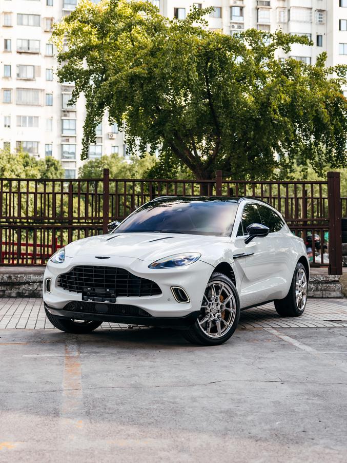 r1024339-aston-martin-dbx-2021_0