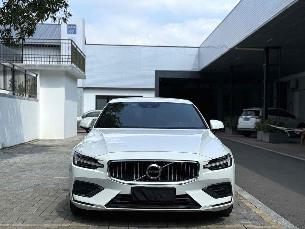Volvo Volvo S60 в цвете и кузовом – это идеальный выбор среди китайских автомобилей. Доступная цена и надежность гарантированы.