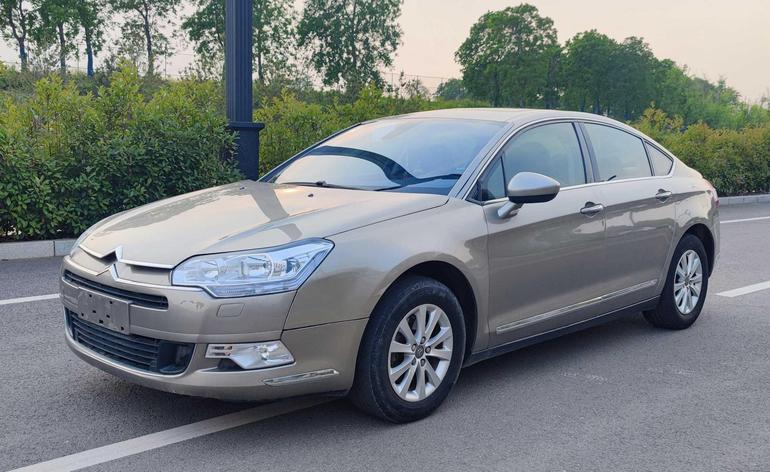 Citroen Citroen C5 в цвете и кузовом – это идеальный выбор среди китайских автомобилей. Доступная цена и надежность гарантированы.