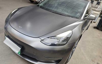 Tesla Tesla Model 3 в цвете и кузовом – это идеальный выбор среди китайских автомобилей. Доступная цена и надежность гарантированы.
