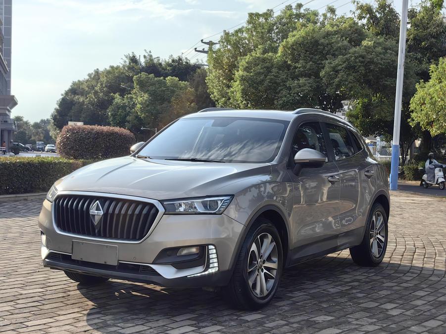Borgward Borgward BX5 в цвете и кузовом – это идеальный выбор среди китайских автомобилей. Доступная цена и надежность гарантированы.
