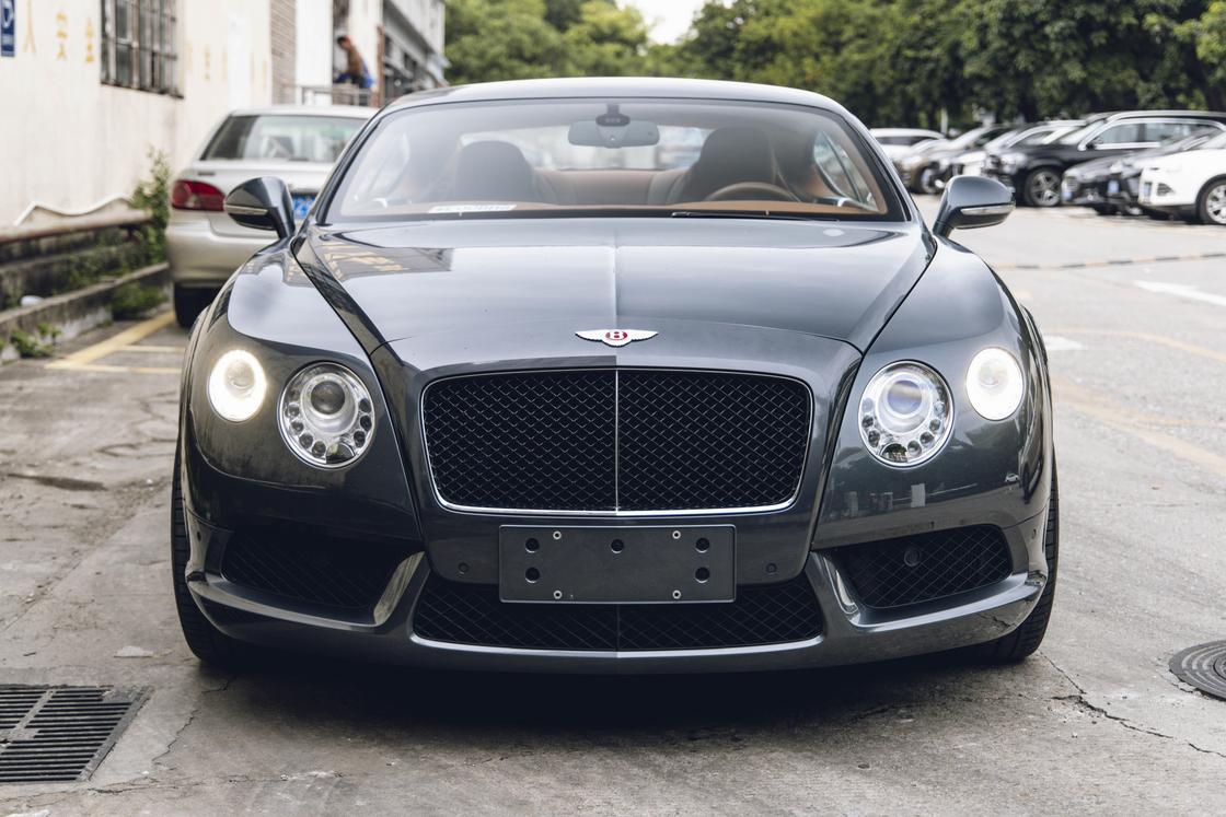 Bentley Bentley Continental в цвете и кузовом – это идеальный выбор среди китайских автомобилей. Доступная цена и надежность гарантированы.