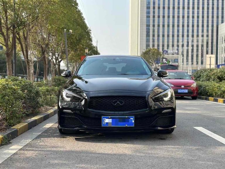 Infiniti Infiniti Q50 в цвете и кузовом – это идеальный выбор среди китайских автомобилей. Доступная цена и надежность гарантированы.