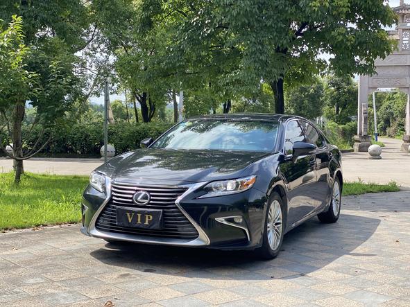 Lexus Lexus ES в цвете и кузовом – это идеальный выбор среди китайских автомобилей. Доступная цена и надежность гарантированы.