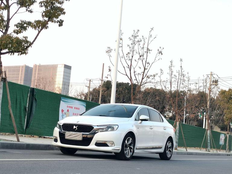 DS DS 5LS в цвете и кузовом – это идеальный выбор среди китайских автомобилей. Доступная цена и надежность гарантированы.