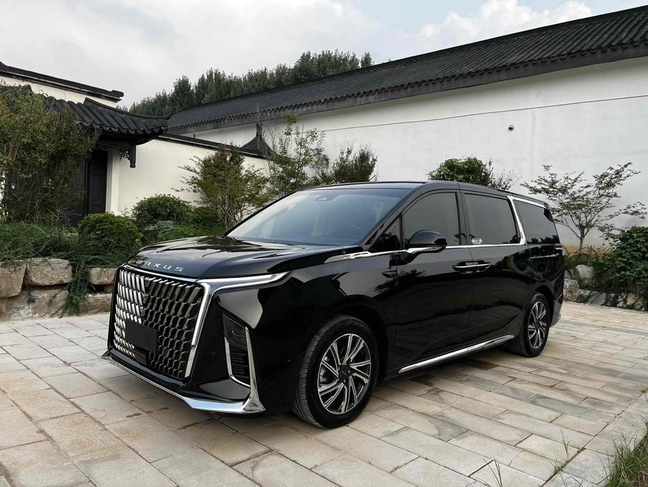 SAIC MAXUS SAIC MAXUS G90 в цвете и кузовом – это идеальный выбор среди китайских автомобилей. Доступная цена и надежность гарантированы.