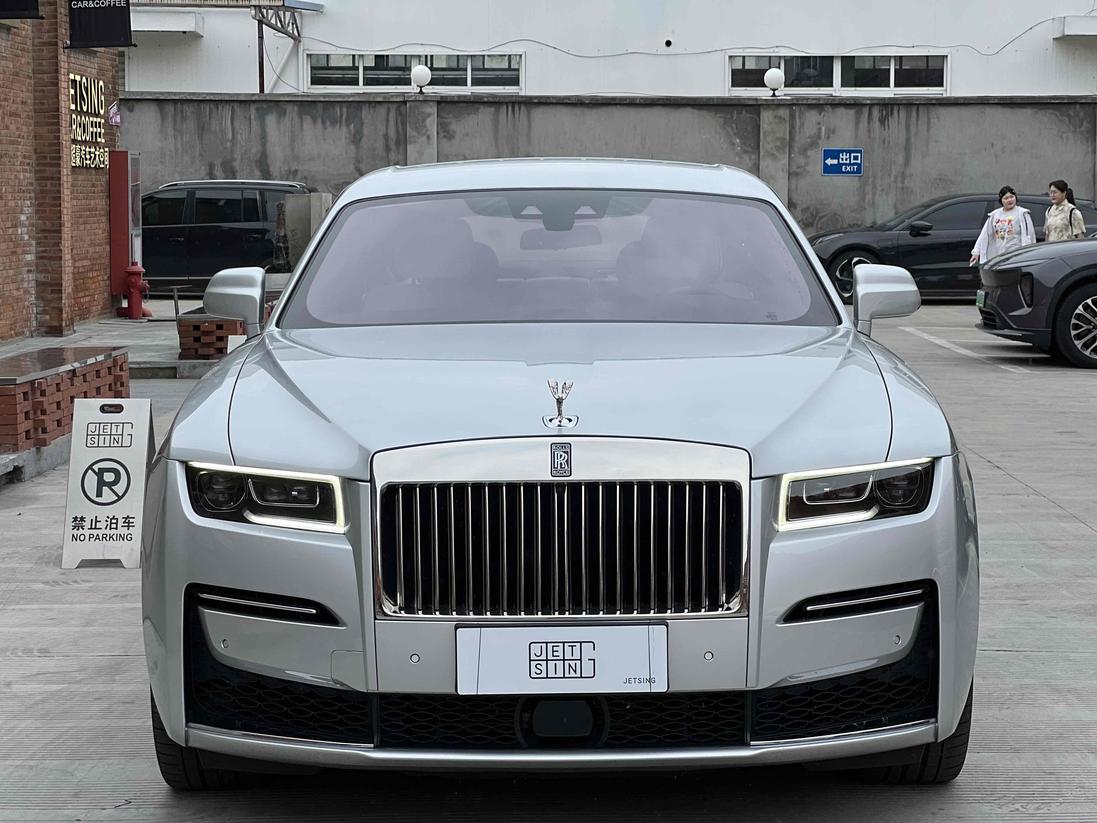 Rolls-Royce Rolls-Royce Ghost в цвете и кузовом – это идеальный выбор среди китайских автомобилей. Доступная цена и надежность гарантированы.