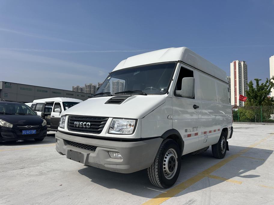 Iveco Naveco Deyi в цвете и кузовом – это идеальный выбор среди китайских автомобилей. Доступная цена и надежность гарантированы.