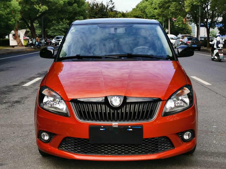 r1024676-skoda-fabia-2012_0