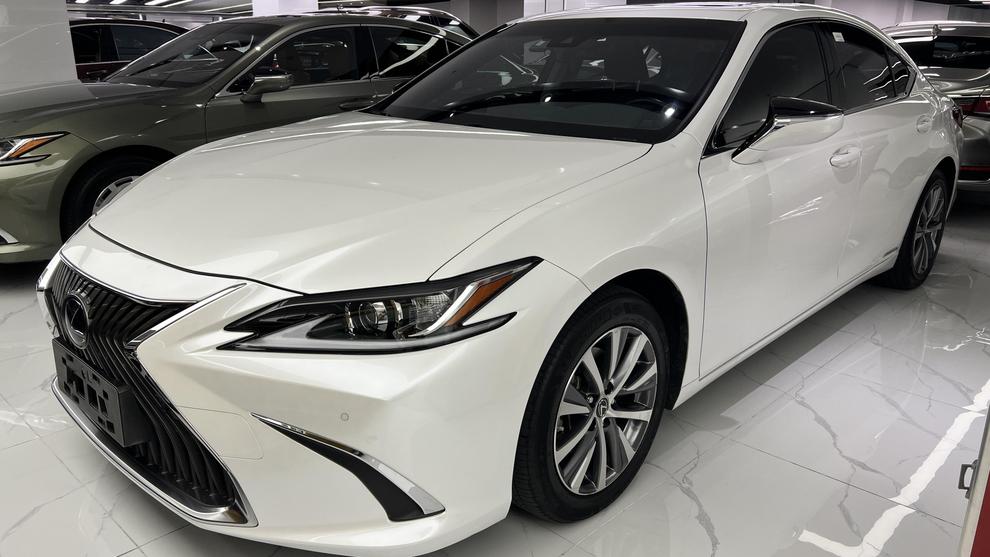 Lexus Lexus ES в цвете и кузовом – это идеальный выбор среди китайских автомобилей. Доступная цена и надежность гарантированы.