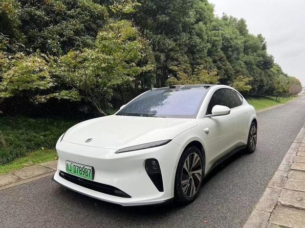 NIO NIO ET5 в цвете и кузовом – это идеальный выбор среди китайских автомобилей. Доступная цена и надежность гарантированы.