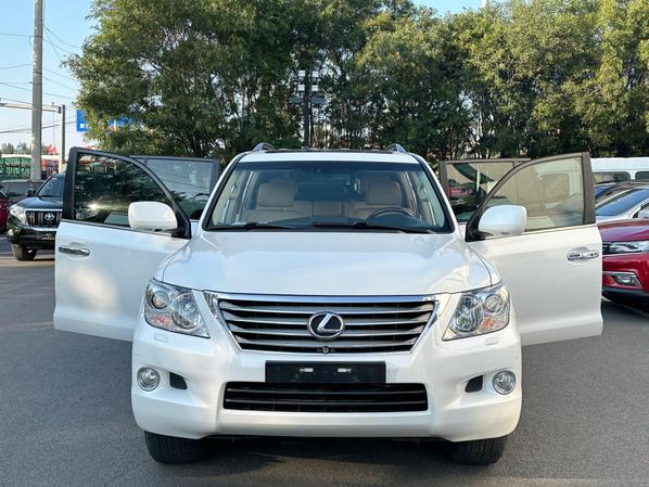 Lexus Lexus LX в цвете и кузовом – это идеальный выбор среди китайских автомобилей. Доступная цена и надежность гарантированы.