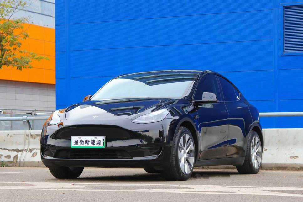 Tesla Tesla Model Y в цвете и кузовом – это идеальный выбор среди китайских автомобилей. Доступная цена и надежность гарантированы.