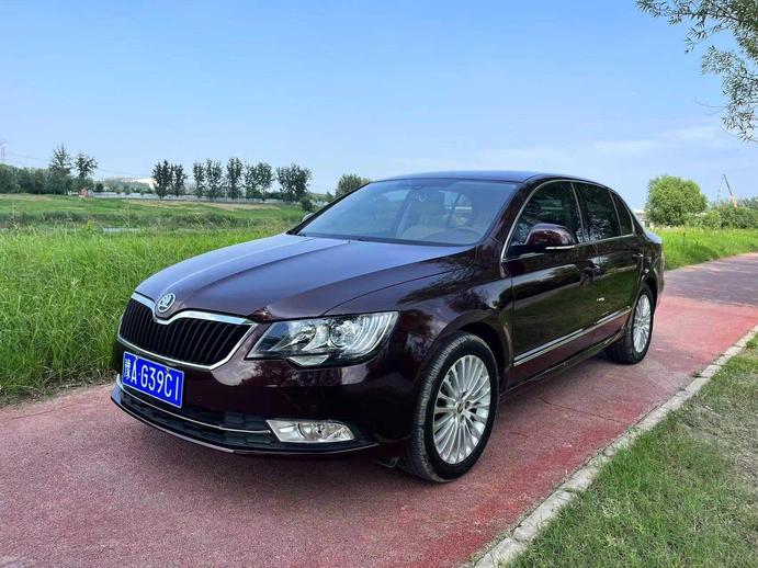 Skoda Skoda Superb в цвете и кузовом – это идеальный выбор среди китайских автомобилей. Доступная цена и надежность гарантированы.