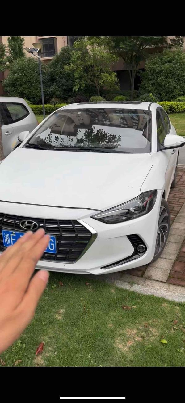 Hyundai Hyundai Elantra в цвете и кузовом – это идеальный выбор среди китайских автомобилей. Доступная цена и надежность гарантированы.