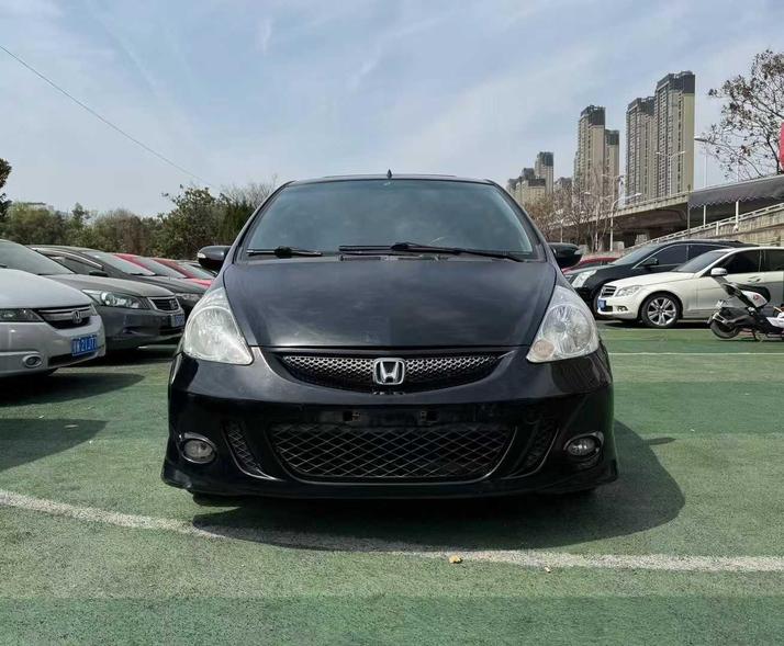 Honda Honda Fit в цвете и кузовом – это идеальный выбор среди китайских автомобилей. Доступная цена и надежность гарантированы.