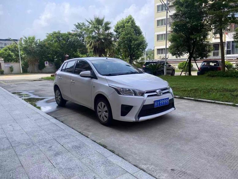 Toyota Toyota YARiS L в цвете и кузовом – это идеальный выбор среди китайских автомобилей. Доступная цена и надежность гарантированы.