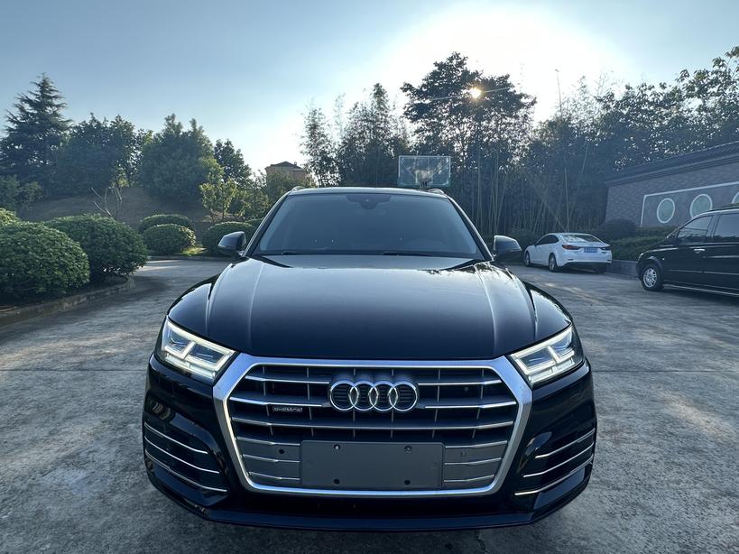 Audi Audi Q5L в цвете и кузовом – это идеальный выбор среди китайских автомобилей. Доступная цена и надежность гарантированы.