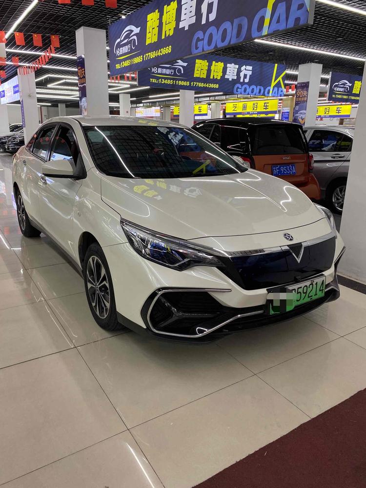 Venucia Venucia D60 EV в цвете и кузовом – это идеальный выбор среди китайских автомобилей. Доступная цена и надежность гарантированы.
