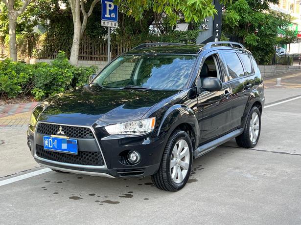 Mitsubishi Mitsubishi Outlander в цвете и кузовом – это идеальный выбор среди китайских автомобилей. Доступная цена и надежность гарантированы.