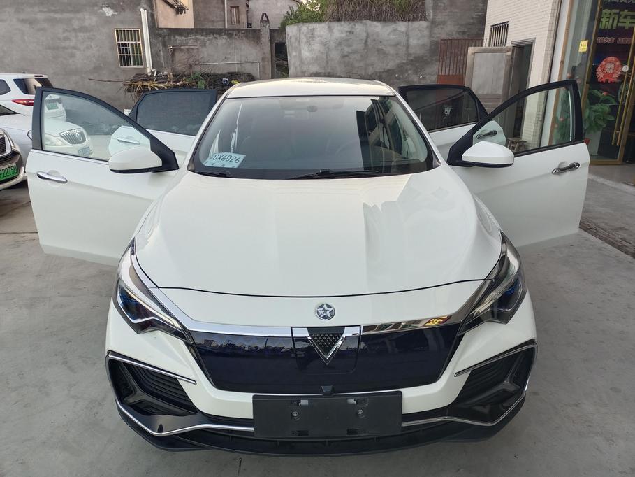Venucia Venucia D60 EV в цвете и кузовом – это идеальный выбор среди китайских автомобилей. Доступная цена и надежность гарантированы.