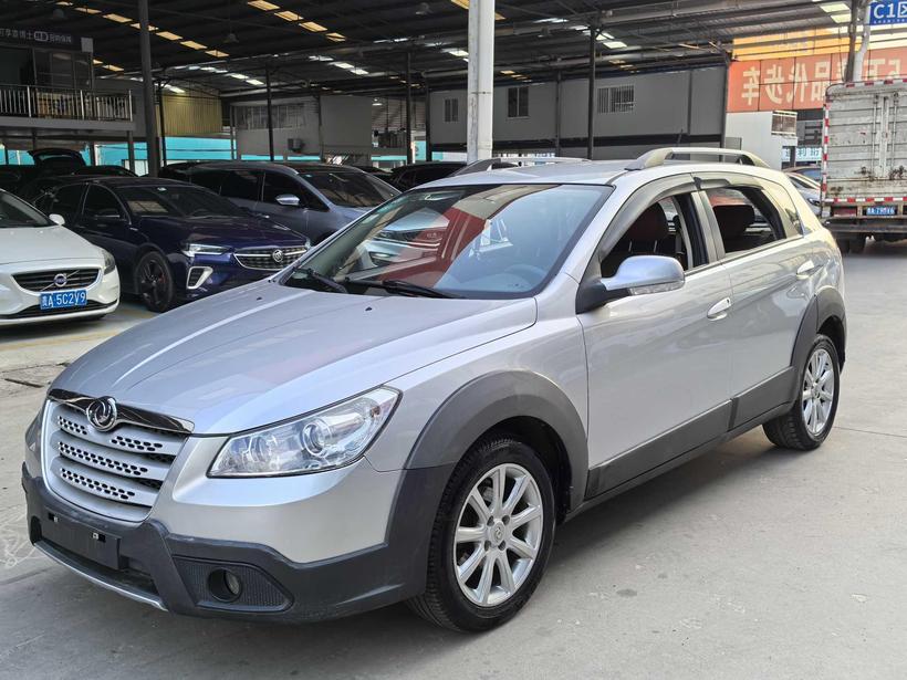 Dongfeng Aeolus Dongfeng Aeolus H30 в цвете и кузовом – это идеальный выбор среди китайских автомобилей. Доступная цена и надежность гарантированы.
