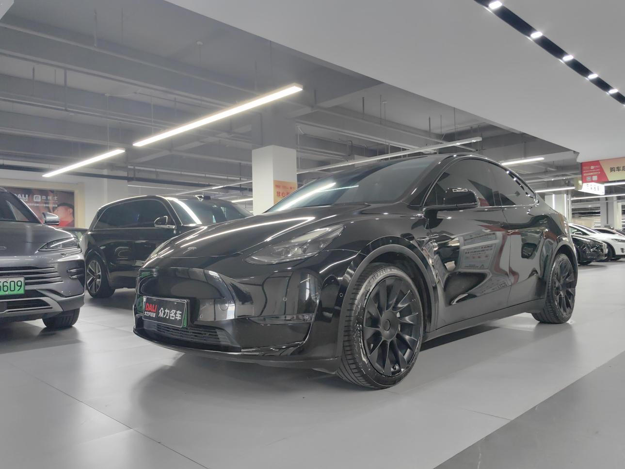 Tesla Tesla Model Y в цвете и кузовом – это идеальный выбор среди китайских автомобилей. Доступная цена и надежность гарантированы.