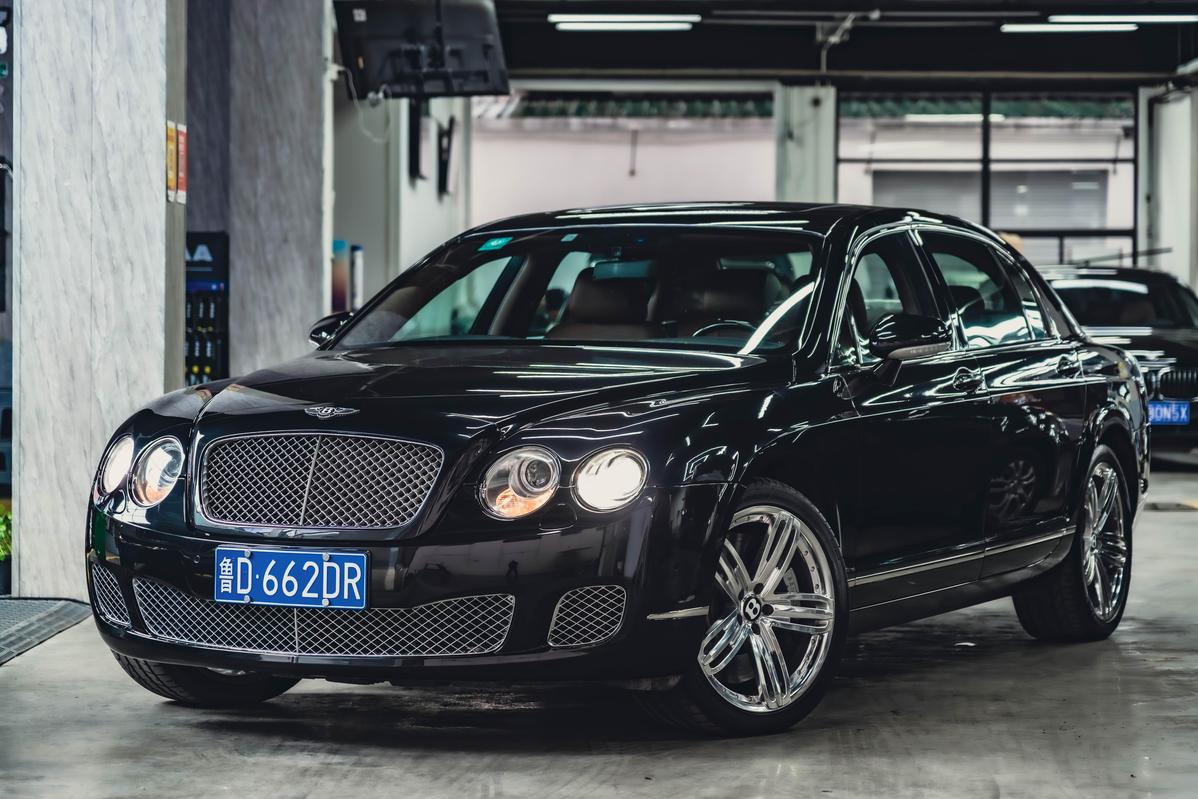 Bentley Bentley Flying Spur в цвете и кузовом – это идеальный выбор среди китайских автомобилей. Доступная цена и надежность гарантированы.