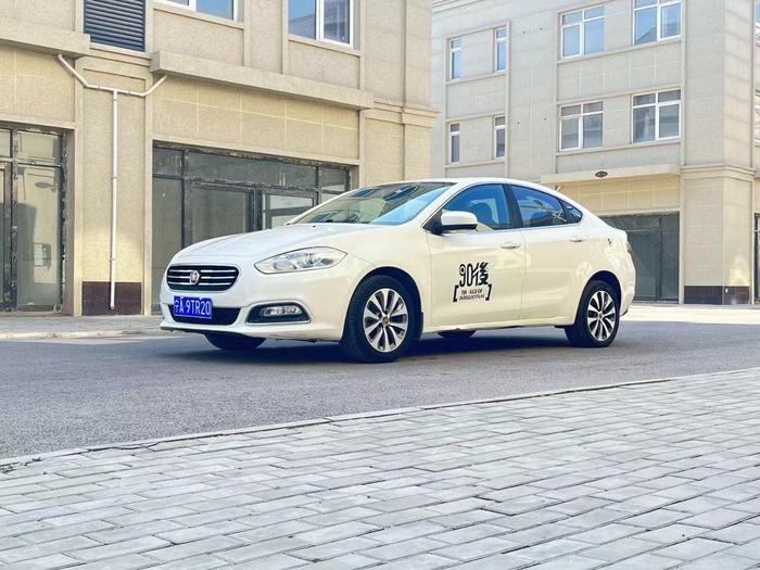 Fiat Fiat Viaggio в цвете и кузовом – это идеальный выбор среди китайских автомобилей. Доступная цена и надежность гарантированы.