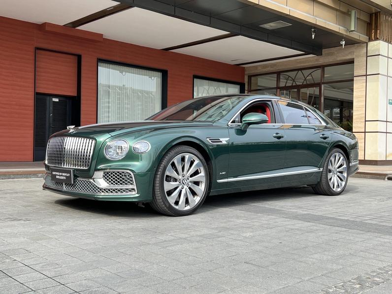 Bentley Bentley Flying Spur в цвете и кузовом – это идеальный выбор среди китайских автомобилей. Доступная цена и надежность гарантированы.