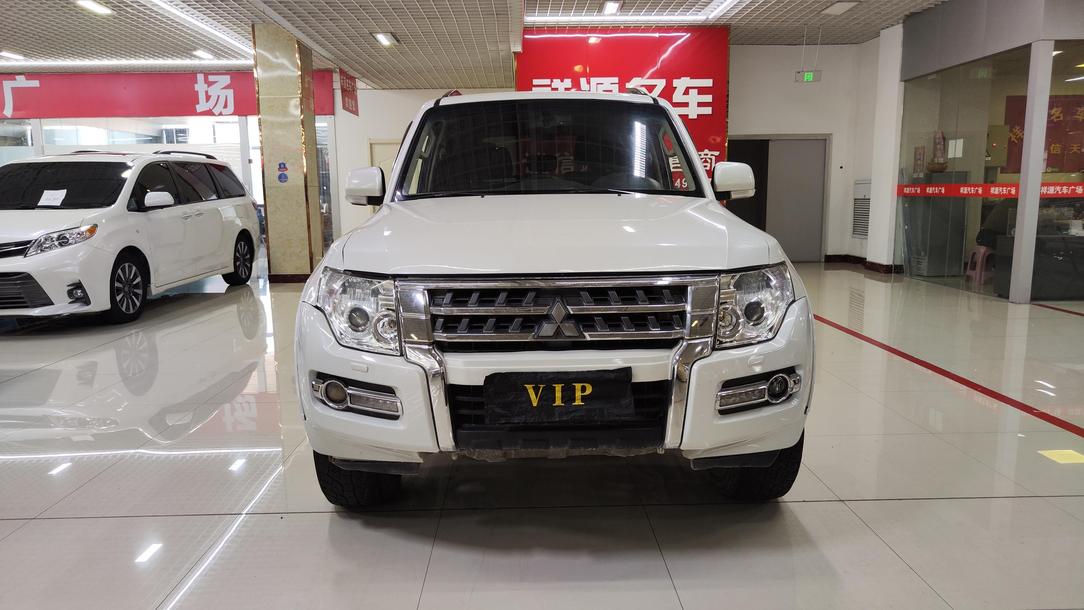 Mitsubishi Mitsubishi Pajero в цвете и кузовом – это идеальный выбор среди китайских автомобилей. Доступная цена и надежность гарантированы.