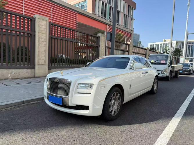 Rolls-Royce Rolls-Royce Ghost в цвете и кузовом – это идеальный выбор среди китайских автомобилей. Доступная цена и надежность гарантированы.