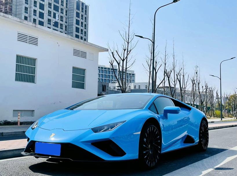 Lamborghini Lamborghini Huracán в цвете и кузовом – это идеальный выбор среди китайских автомобилей. Доступная цена и надежность гарантированы.