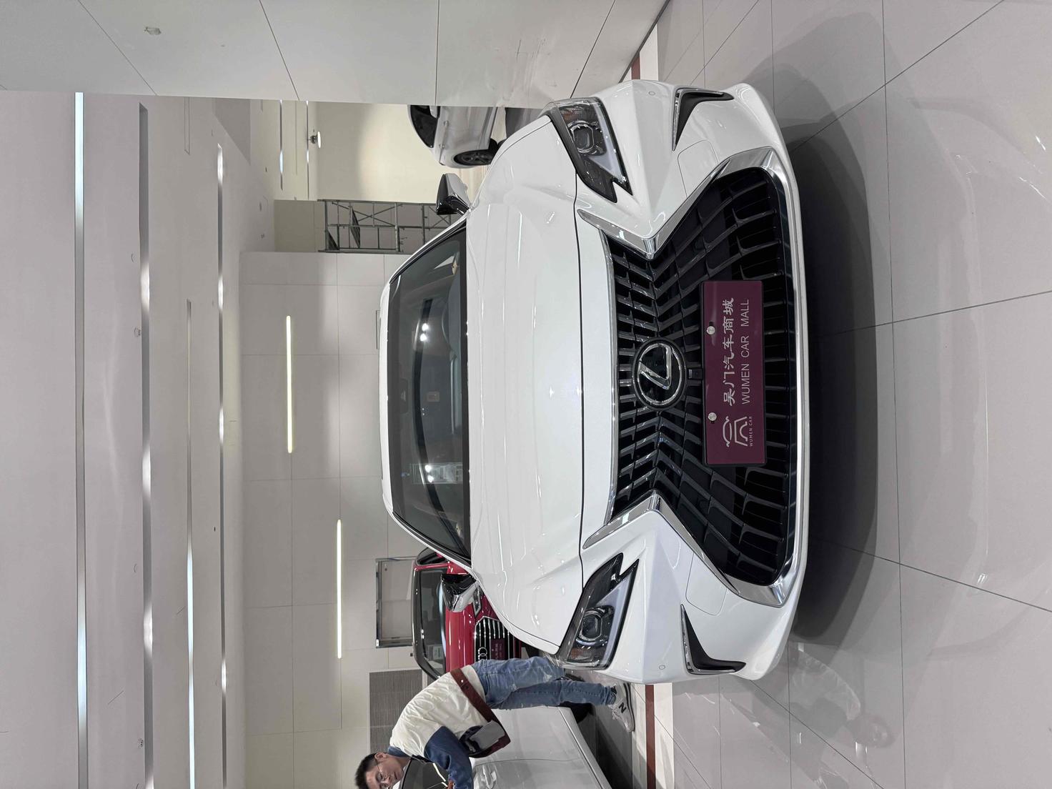 Lexus Lexus ES в цвете и кузовом – это идеальный выбор среди китайских автомобилей. Доступная цена и надежность гарантированы.
