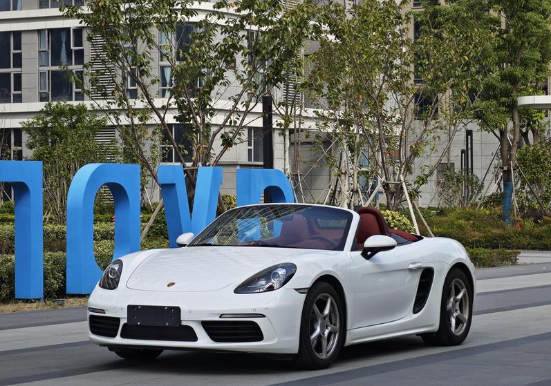 Porsche Porsche 718 в цвете и кузовом – это идеальный выбор среди китайских автомобилей. Доступная цена и надежность гарантированы.