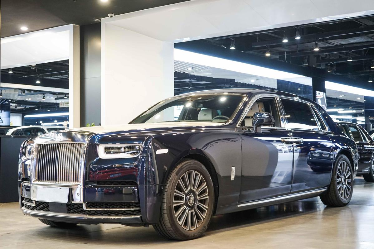 Rolls-Royce Rolls-Royce Phantom в цвете и кузовом – это идеальный выбор среди китайских автомобилей. Доступная цена и надежность гарантированы.