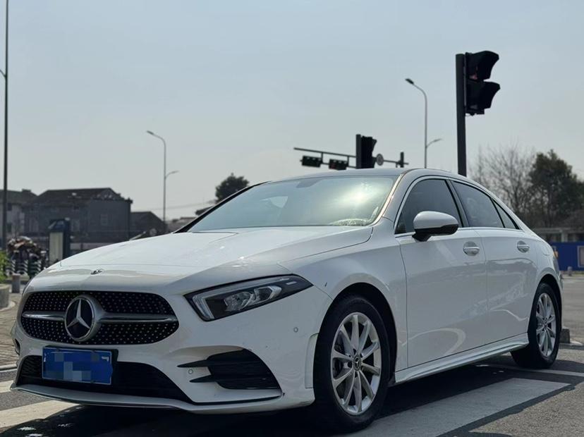 Mercedes-Benz Mercedes-Benz A-Class в цвете и кузовом – это идеальный выбор среди китайских автомобилей. Доступная цена и надежность гарантированы.