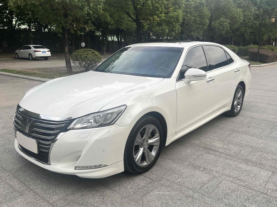 Toyota Toyota Crown в цвете и кузовом – это идеальный выбор среди китайских автомобилей. Доступная цена и надежность гарантированы.