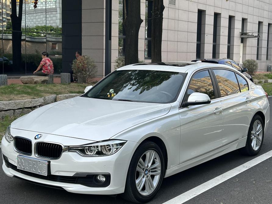 BMW BMW 3 Series в цвете и кузовом – это идеальный выбор среди китайских автомобилей. Доступная цена и надежность гарантированы.