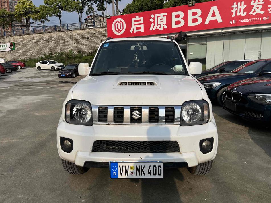 Suzuki Suzuki Jimny в цвете и кузовом – это идеальный выбор среди китайских автомобилей. Доступная цена и надежность гарантированы.