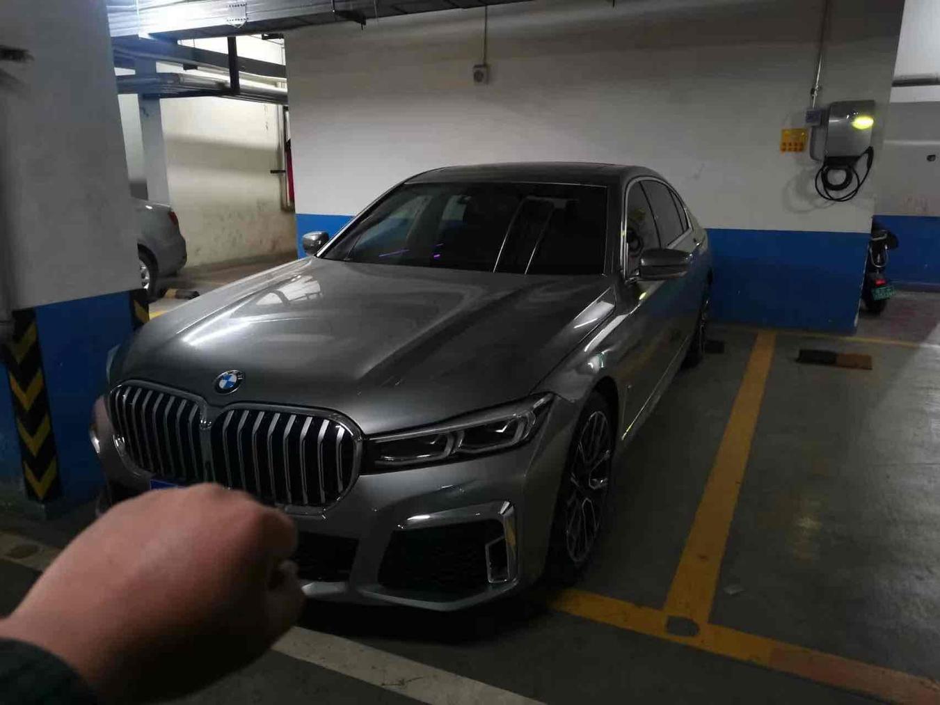 BMW BMW 7 Series в цвете и кузовом – это идеальный выбор среди китайских автомобилей. Доступная цена и надежность гарантированы.