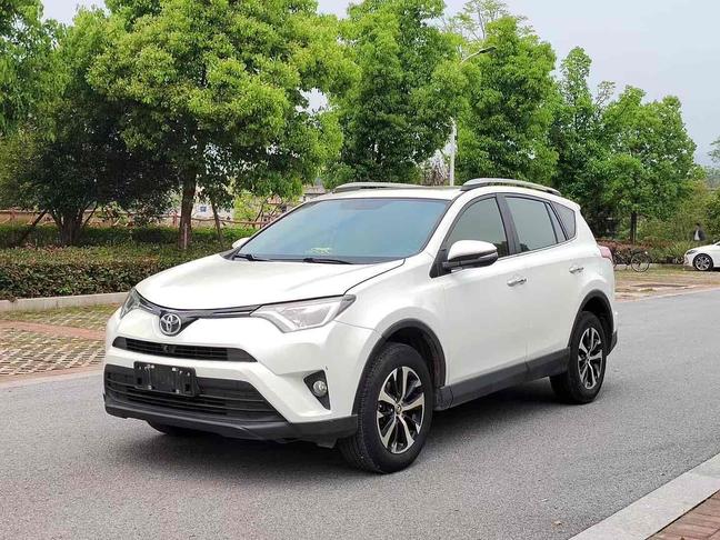 Toyota Toyota Rav4 в цвете и кузовом – это идеальный выбор среди китайских автомобилей. Доступная цена и надежность гарантированы.