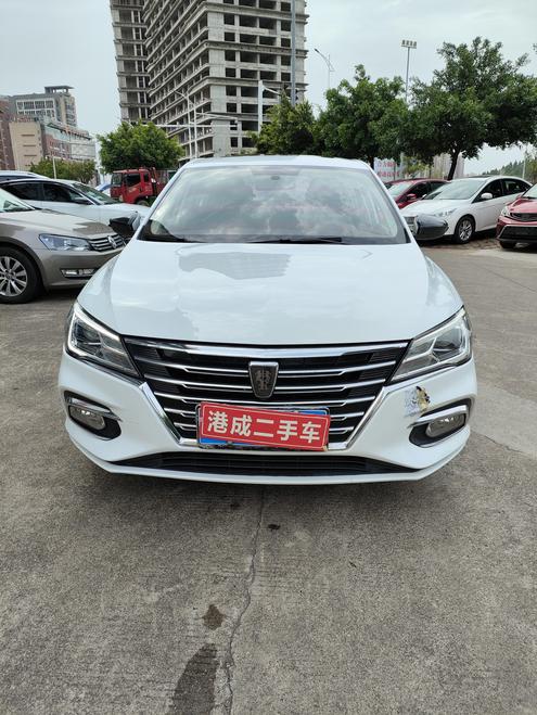 Roewe Roewe i5 в цвете и кузовом – это идеальный выбор среди китайских автомобилей. Доступная цена и надежность гарантированы.