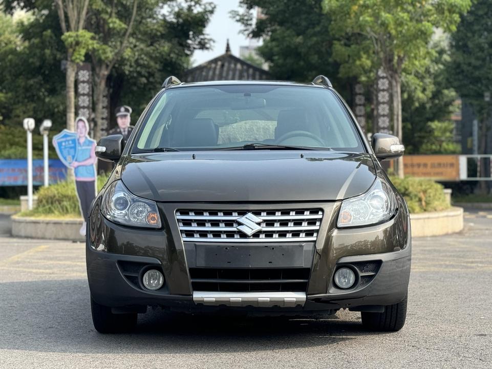 Suzuki Suzuki SX4 в цвете и кузовом – это идеальный выбор среди китайских автомобилей. Доступная цена и надежность гарантированы.