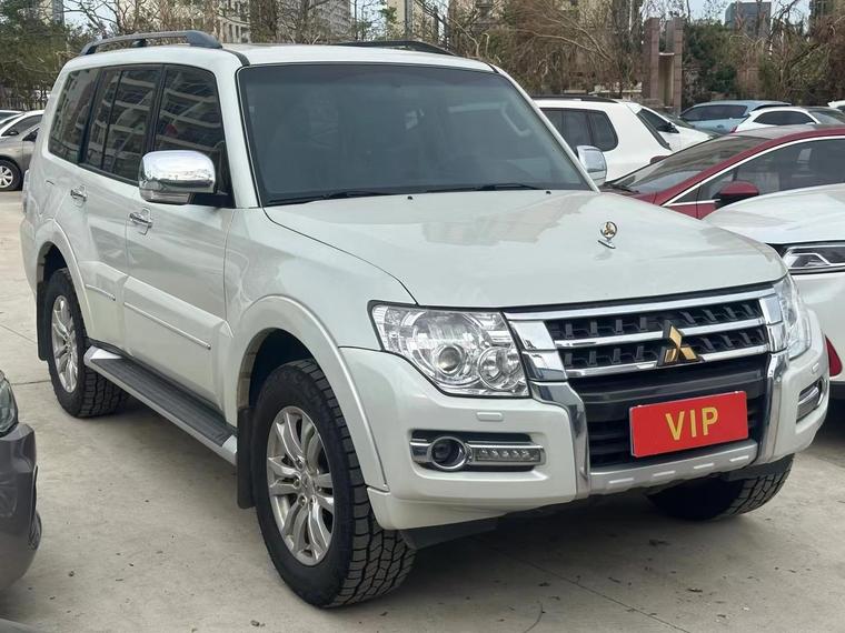 Mitsubishi Mitsubishi Pajero Sport в цвете и кузовом – это идеальный выбор среди китайских автомобилей. Доступная цена и надежность гарантированы.