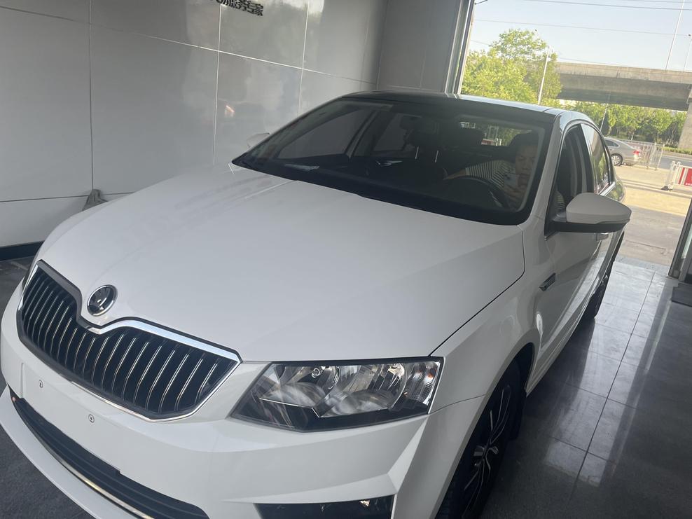 Skoda Skoda Octavia в цвете и кузовом – это идеальный выбор среди китайских автомобилей. Доступная цена и надежность гарантированы.