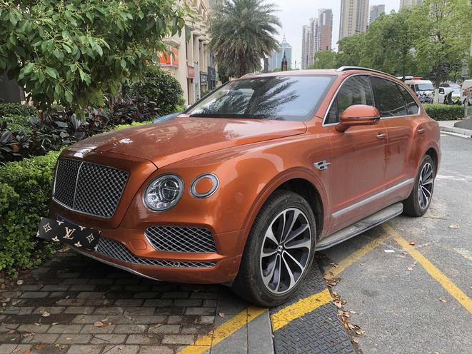 Bentley Bentley Bentayga в цвете и кузовом – это идеальный выбор среди китайских автомобилей. Доступная цена и надежность гарантированы.