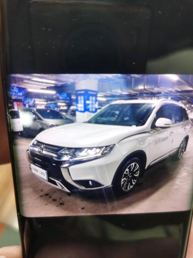 Mitsubishi Mitsubishi Outlander в цвете и кузовом – это идеальный выбор среди китайских автомобилей. Доступная цена и надежность гарантированы.