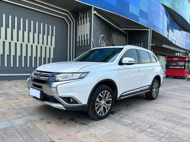 Mitsubishi Mitsubishi Outlander в цвете и кузовом – это идеальный выбор среди китайских автомобилей. Доступная цена и надежность гарантированы.