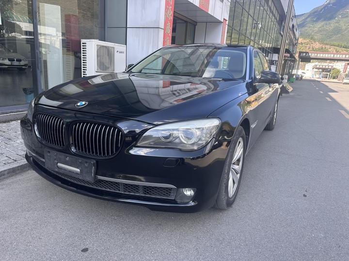 BMW BMW 7 Series в цвете и кузовом – это идеальный выбор среди китайских автомобилей. Доступная цена и надежность гарантированы.